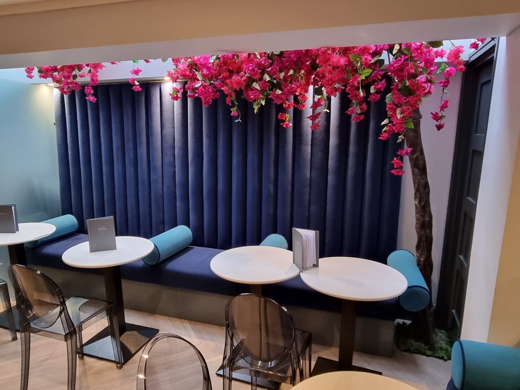 italian restaurant banquette seating