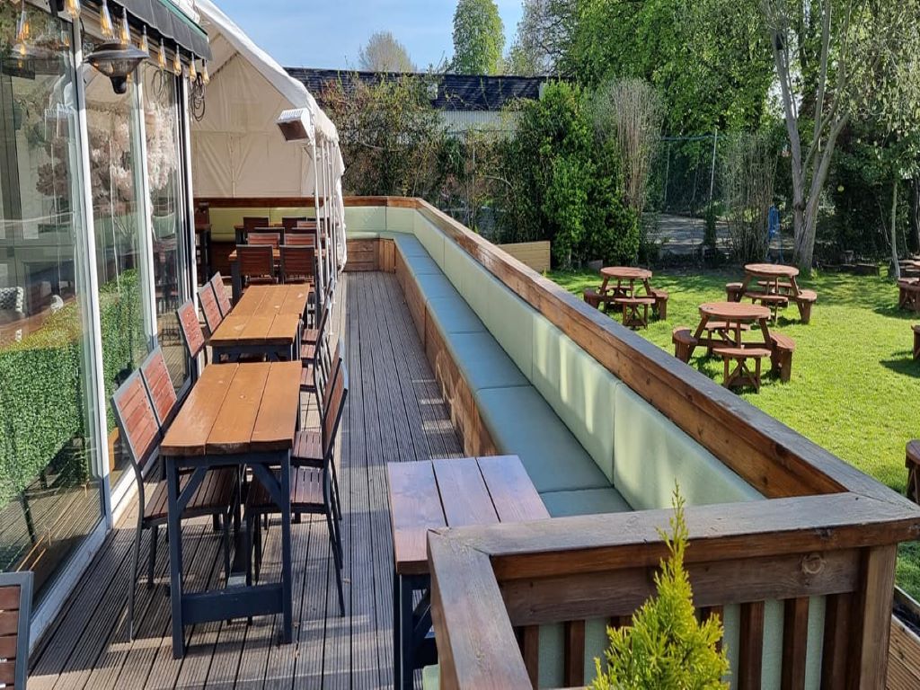 weather-proof pub seating Leigh-on-Sea Essex